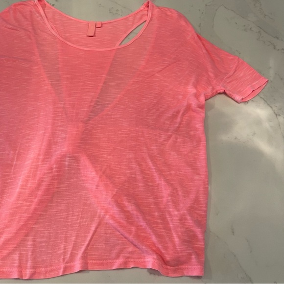 NWOT LF emma + sam neon pink cut out cropped tshirt - Picture 7 of 14